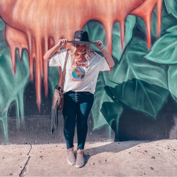 Meet your Posher, Kensee - Picture 2 of 3